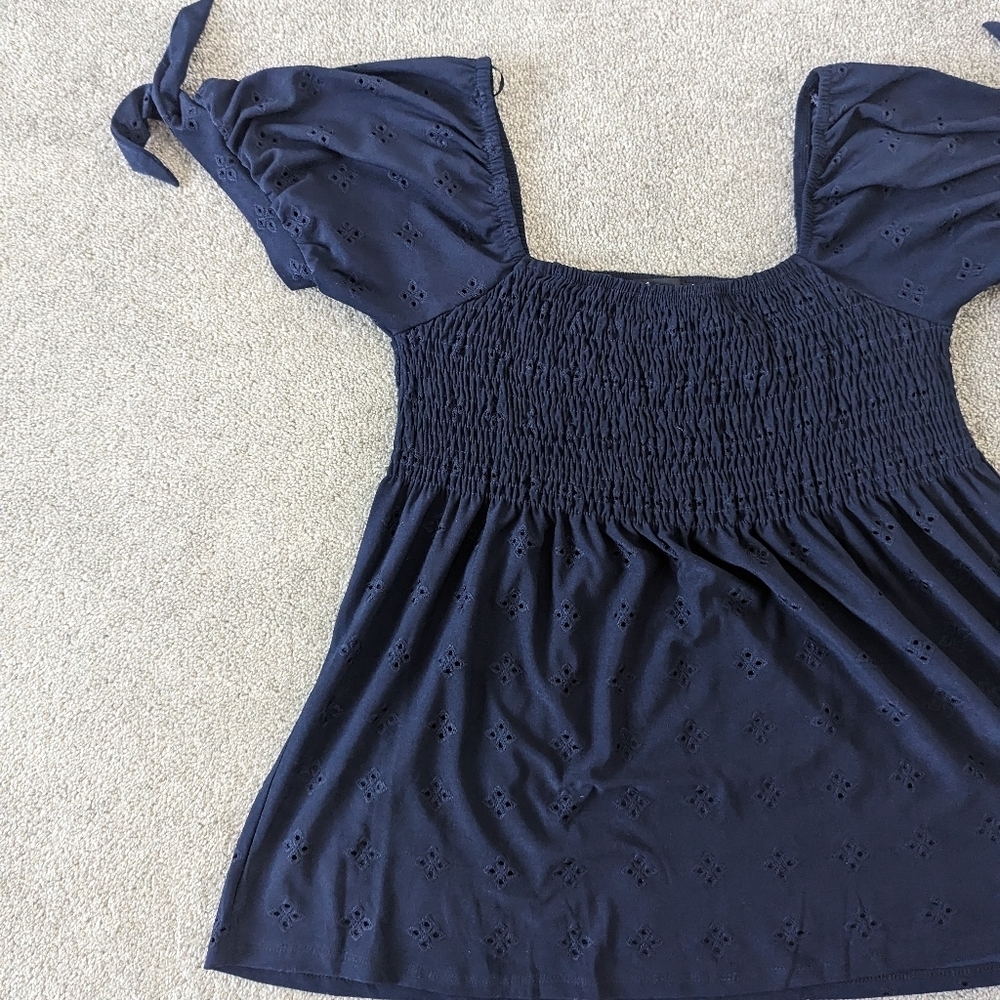 Lily Morgan Women's Eyelets Square Neck Smock Blouse Tshirt Size Small Flowy
